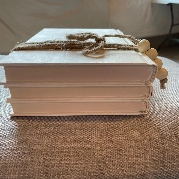 Painted book decor - Picture 7 of 8